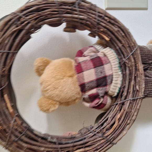 Teddy Bear Button Wreath Decor - Picture 5 of 7